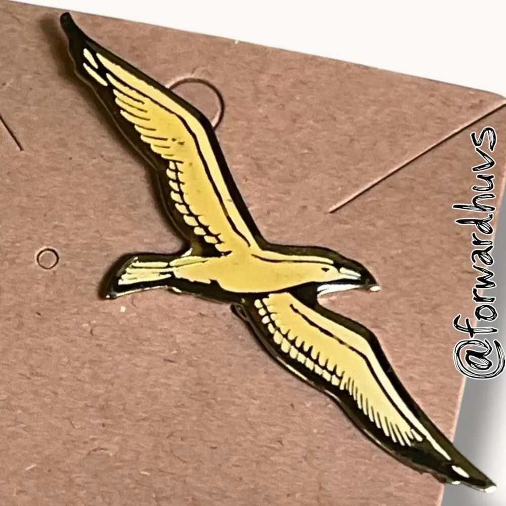 Vintage Gold Tone Flying Seagull Bird Lapel Hat Tie Pin